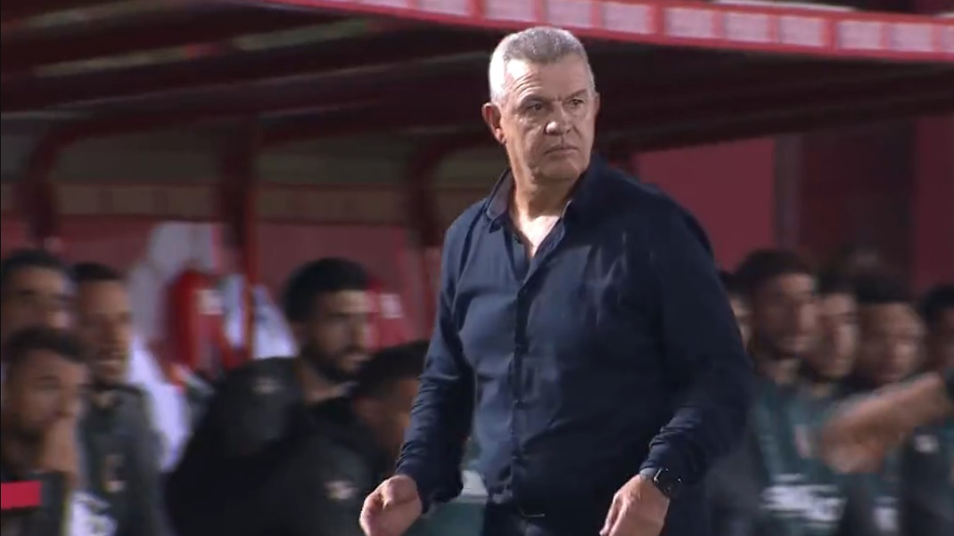 Suspenden a Javier Aguirre durante dos partidos por protestar a árbitro