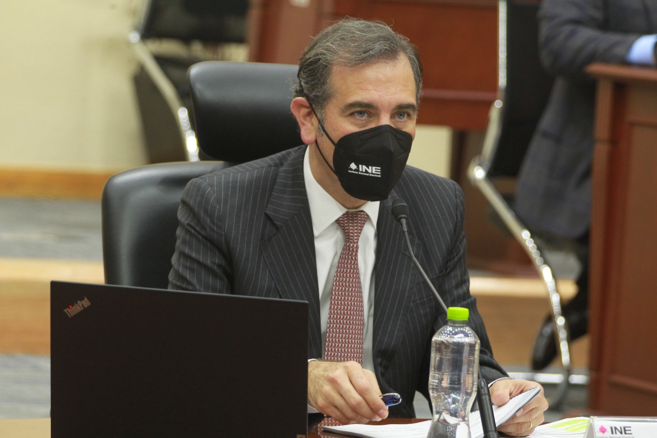 “Presidente del INE da pena ajena”: AMLO arremete contra Lorenzo Córdova por encuesta sobre Reforma Electoral “Presidente del INE da pena ajena”: AMLO arremete contra Lorenzo Córdova por encuesta sobre Reforma Electoral