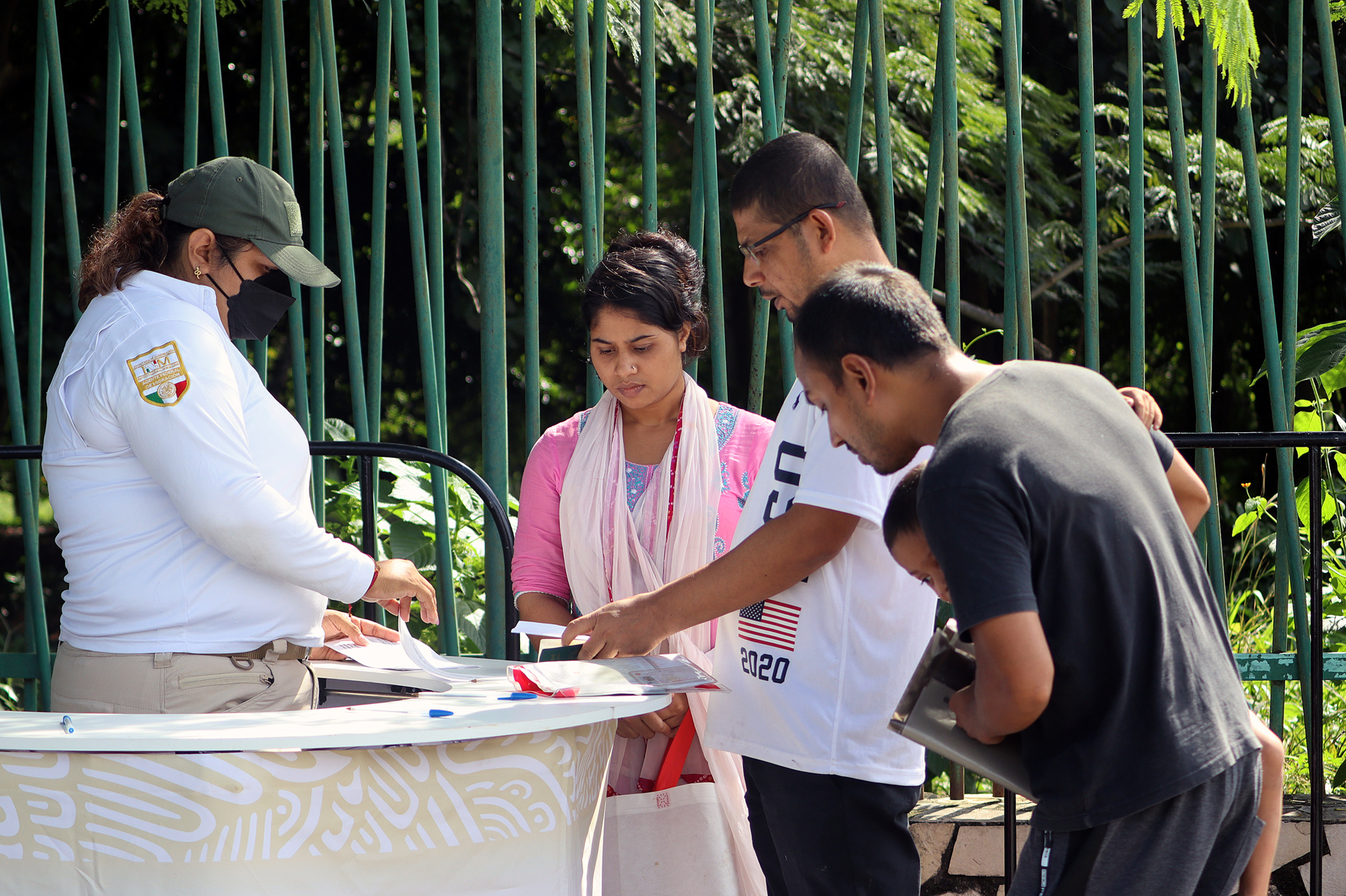 México niega permiso de tránsito a mil migrantes varados en Chiapas