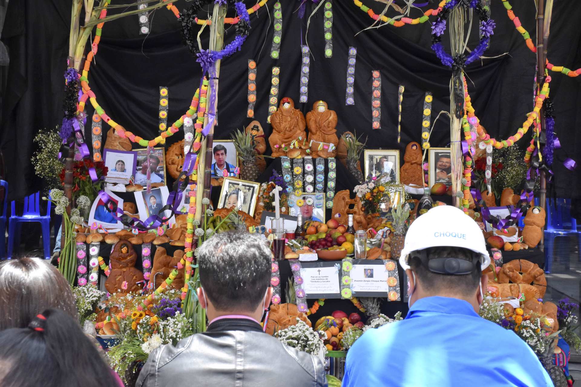 Panes, dulces y rezos para recibir a las almas de los difuntos en Bolivia