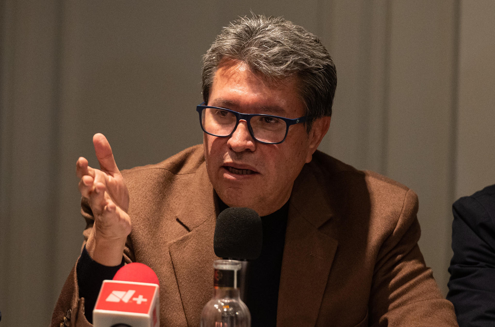 Monreal decidirá sobre su futuro político en México “sin precipitación”