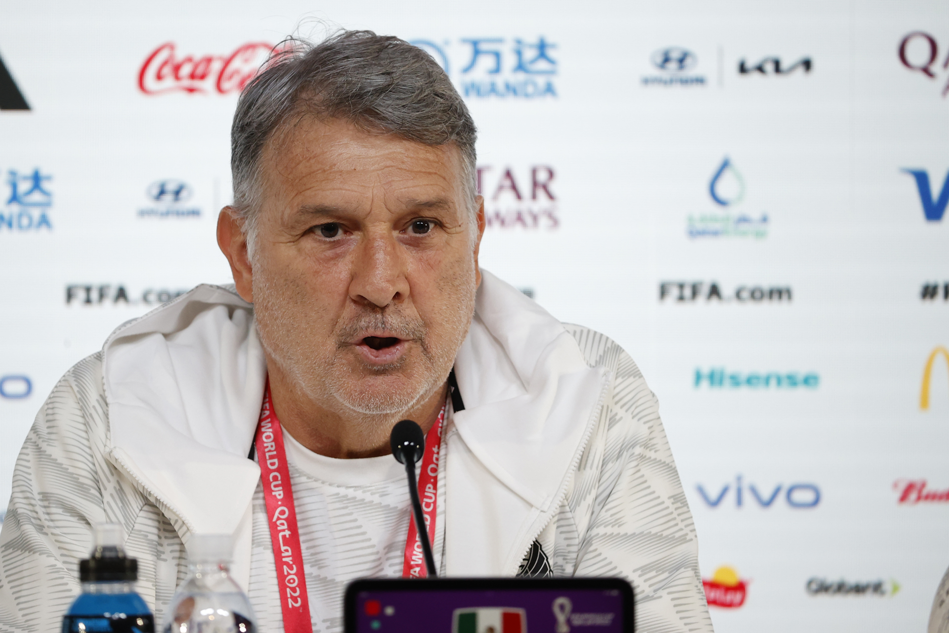 ‘Tata’ Martino “choca” con reportero y niega falta de intensidad de cara a juego ante Polonia