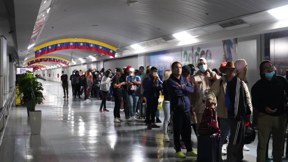 Venezuela regresa a 97 migrantes desde México
