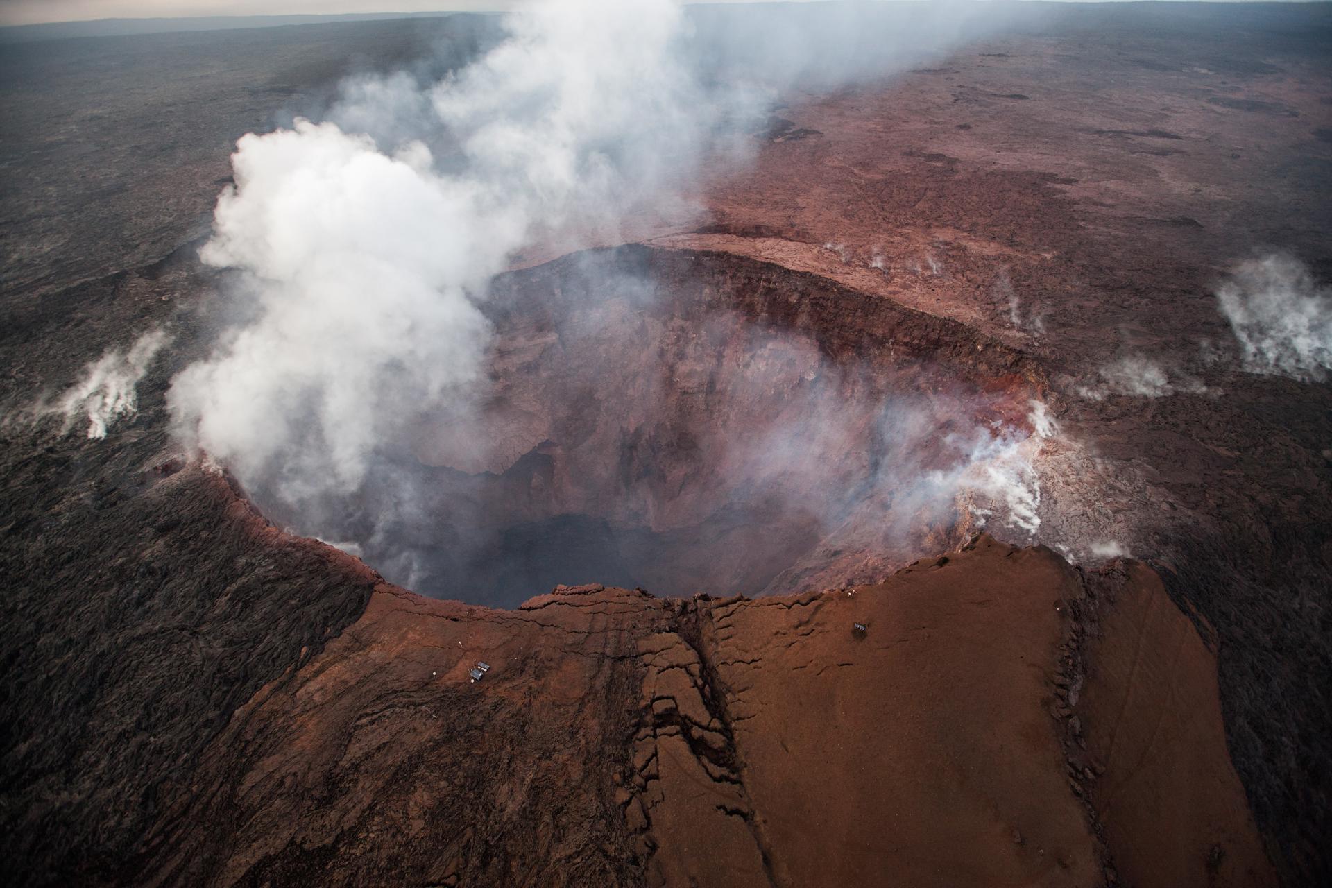 Entra en erupción en Hawái el volcán activo más grande del mundo