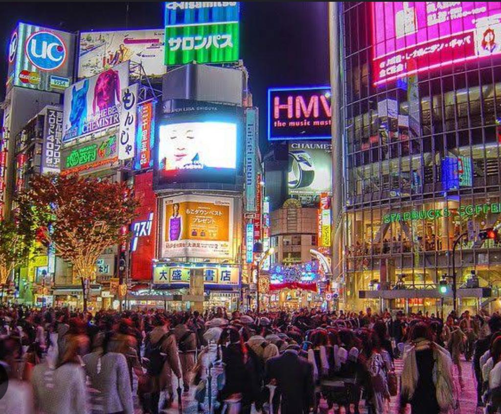 Más de tres mil personas cruzan en 47 segundos la avenida Shibuya en Tokio Más de tres mil personas cruzan en 47 segundos la avenida Shibuya en Tokio