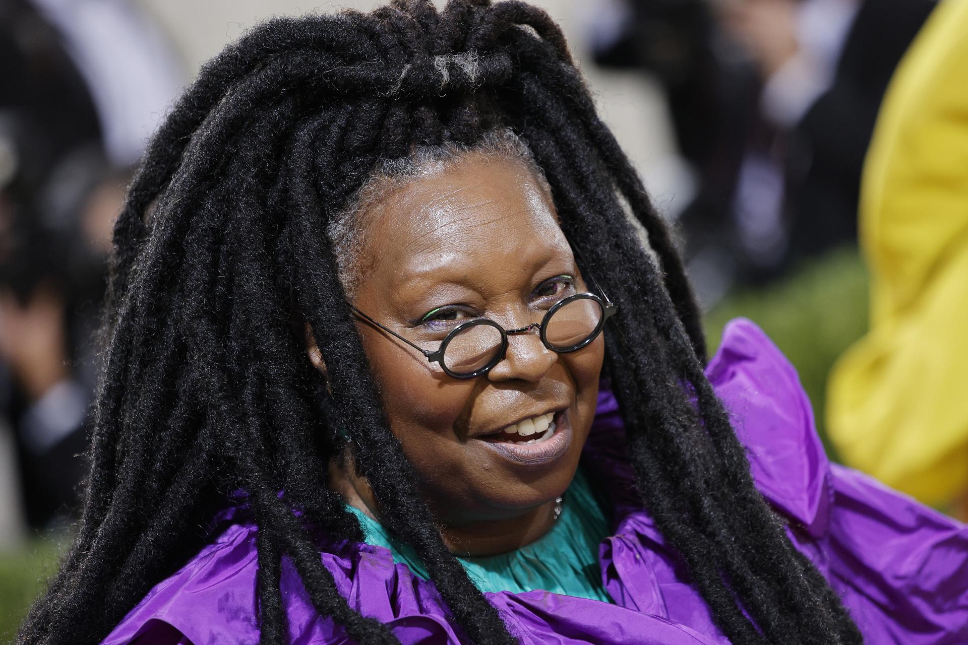 Whoopi Goldberg vuelve a causar polémica con comentarios sobre el Holocausto
