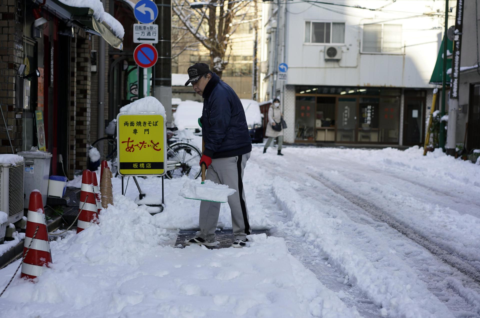 Nevadas dejan 18 muertos y 123 heridos en Japón Nevadas dejan 18 muertos y 123 heridos en Japón