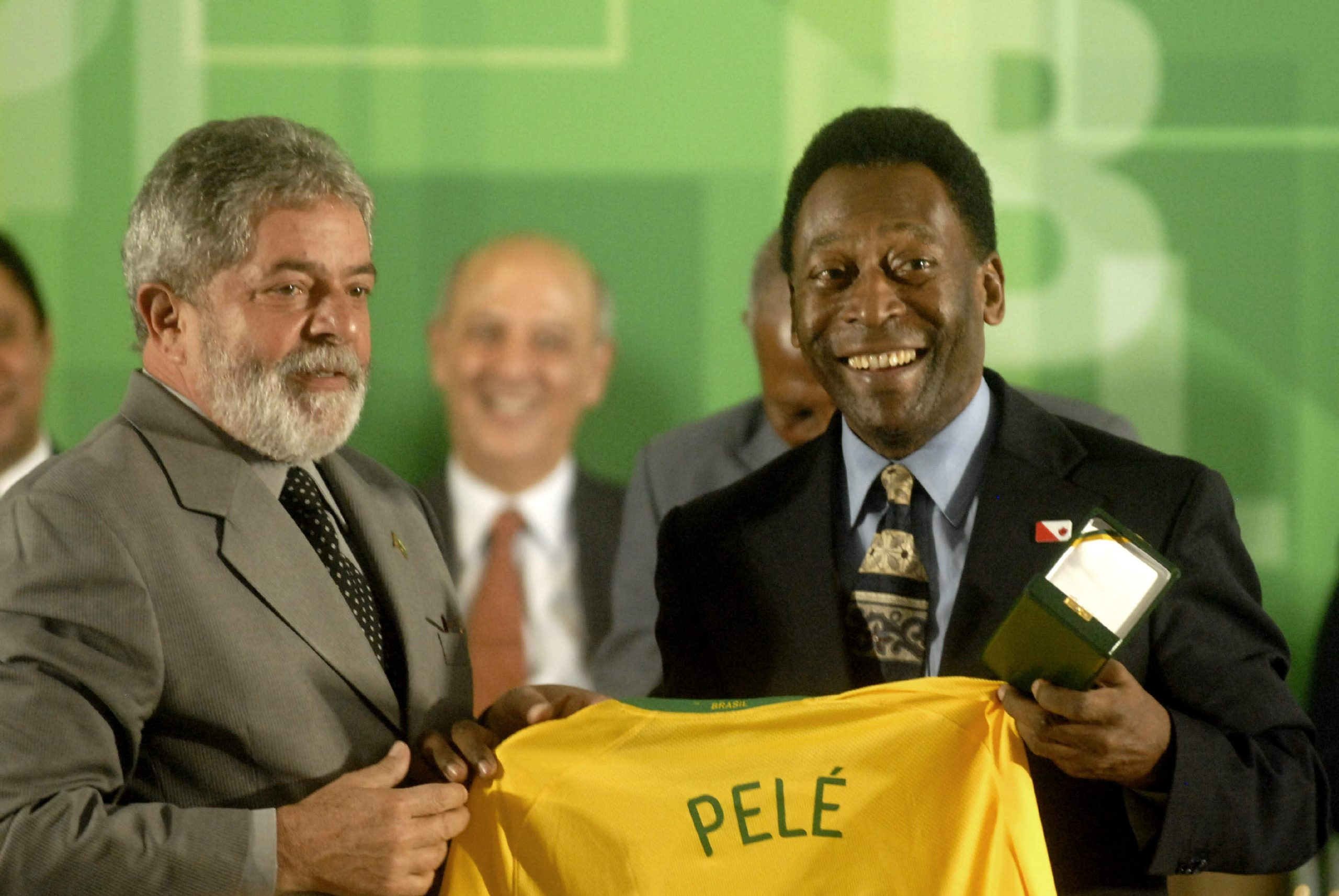Pelé juega ahora con Maradona, asegura Lula da Silva Pelé juega ahora con Maradona, asegura Lula da Silva