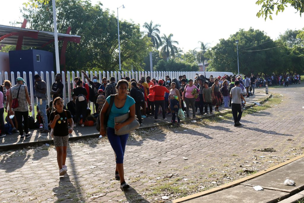 Migrantes se enfrentan para recibir atención en Tapachula, Chiapas - 9479fe02f36cea640e26651e4a90eecff6422943w-1024x683