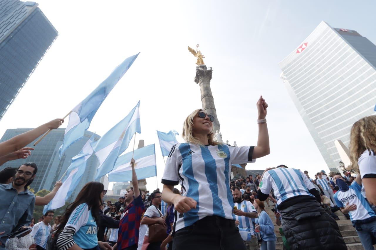 Video Celebran en Ángel de la Independencia victoria de Argentina en  Mundial de Qatar