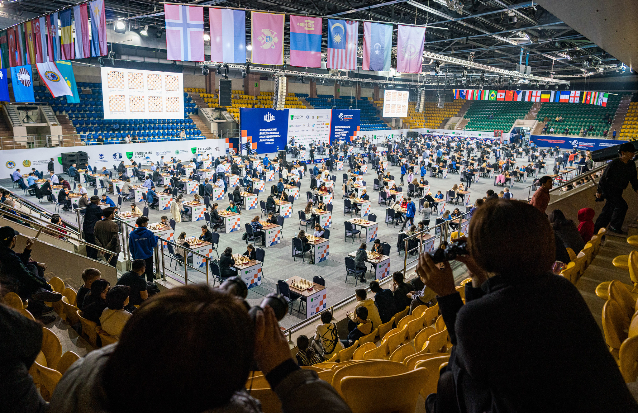 Ajedrecista iraní desafía a las leyes de su país y disputa Mundial sin velo islámico Ajedrecista iraní desafía a las leyes de su país y disputa Mundial sin velo islámico