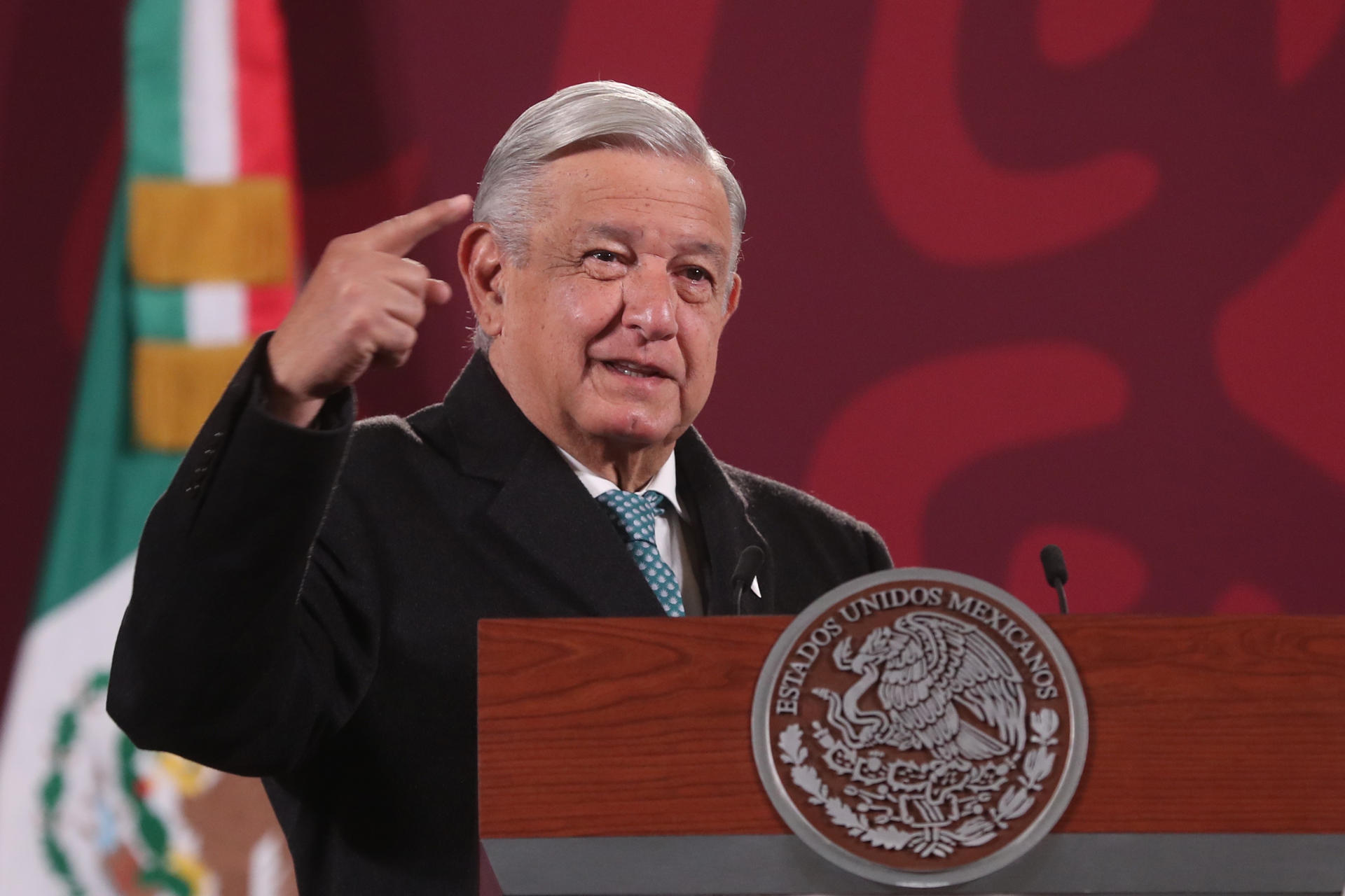 “Puro periodista del régimen”: AMLO arremete contra quienes se solidarizaron con Gómez Leyva tras atentado “Puro periodista del régimen”: AMLO arremete contra quienes se solidarizaron con Gómez Leyva tras atentado