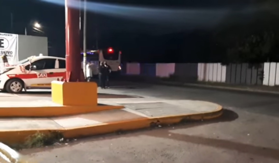 Niño murió en Veracruz tras sacar la cabeza por ventana de autobús y golpearse contra poste Niño murió en Veracruz tras sacar la cabeza por ventana de autobús y golpearse contra poste