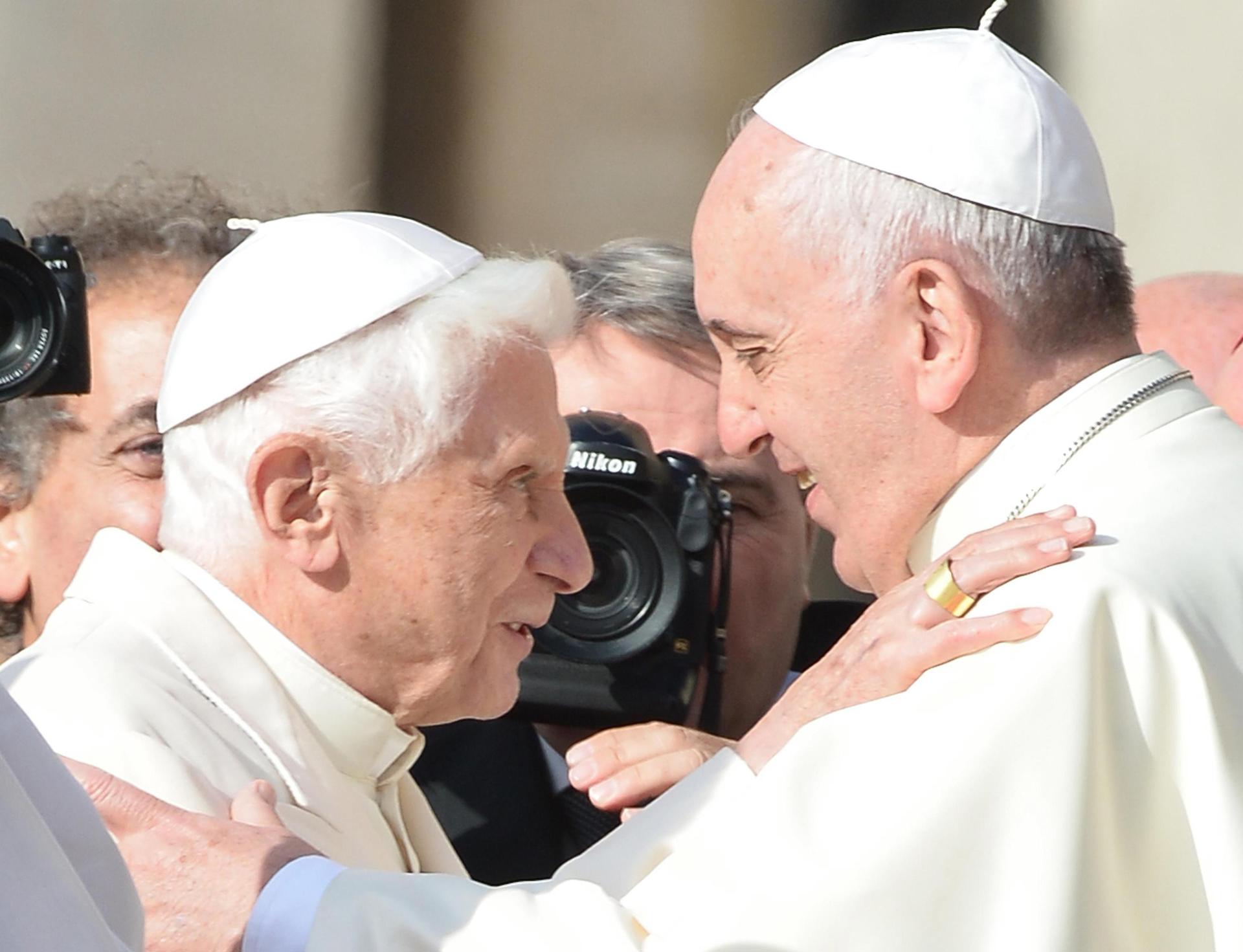 Benedicto XVI, de la renuncia a la inédita convivencia entre dos papas Benedicto XVI, de la renuncia a la inédita convivencia entre dos papas