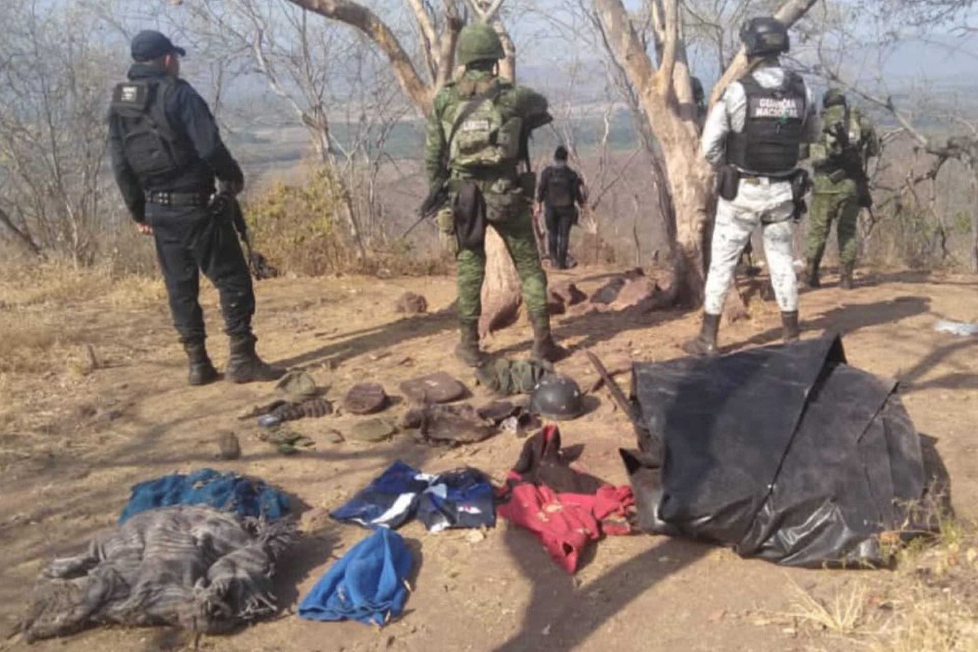 Desmantelan presunto campamento ilícito en Michoacán Desmantelan presunto campamento ilícito en Michoacán