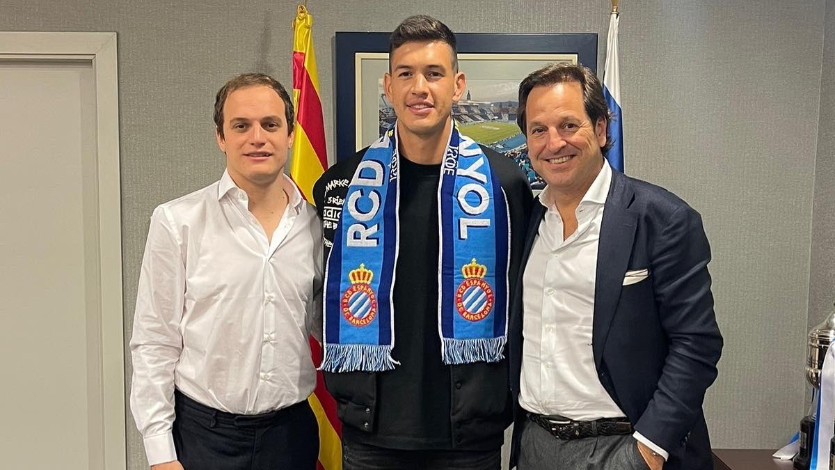 César Montes prolonga el romance del Espanyol con México