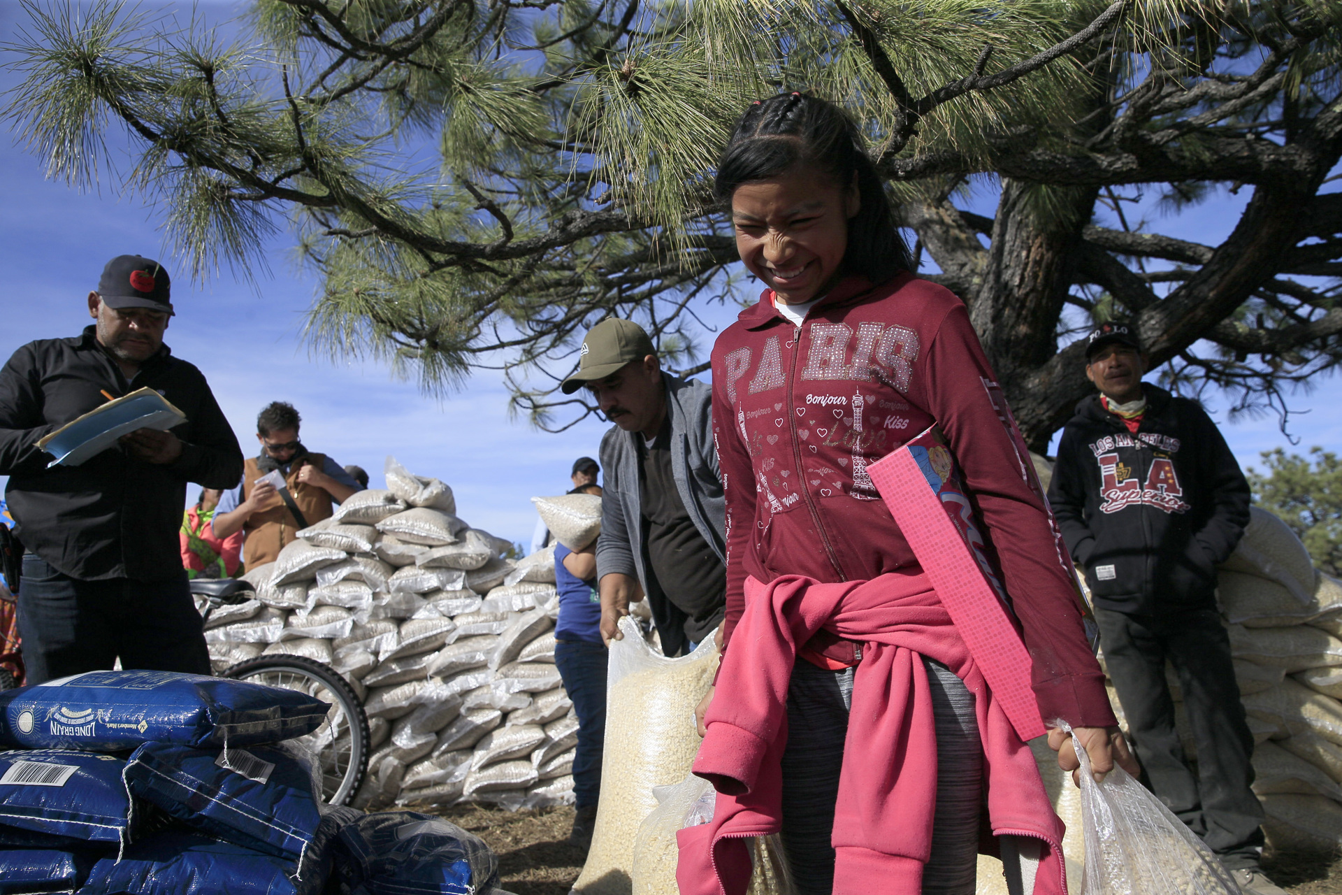 Comunidad binacional entrega donativos a pobladores de sierra de Chihuahua Comunidad binacional entrega donativos a pobladores de sierra de Chihuahua