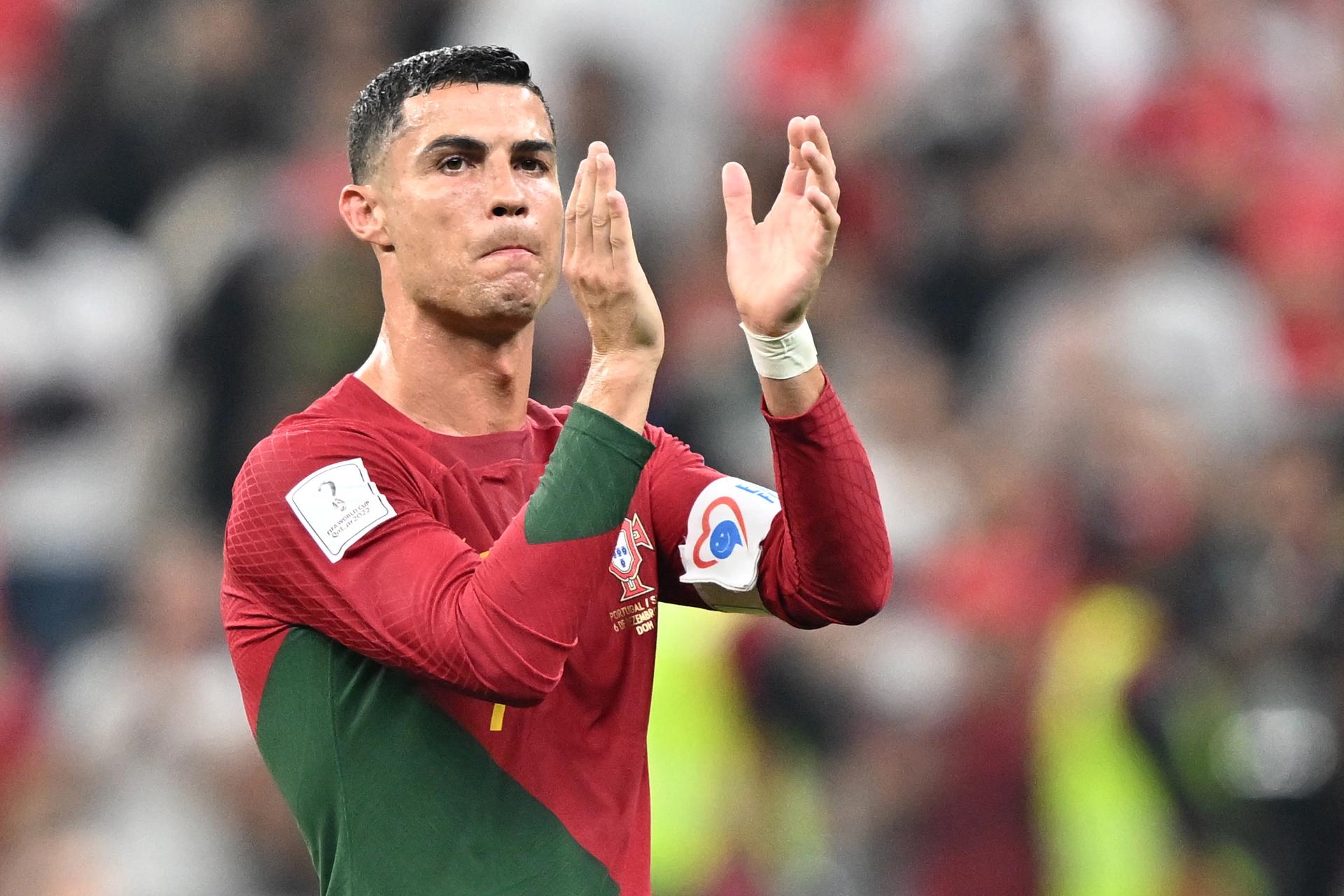 Португальский футболист 4 буквы. Санчес футболист Португалия. Cristiano Ronaldo 1998. Криштиану Роналду сиии. Знаменитые португальцы.