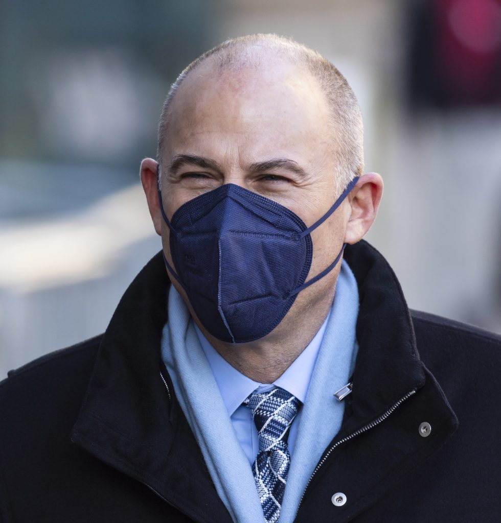 Dan 14 años de cárcel por malversación a abogado que enfrentó a Trump - dan-14-anos-de-carcel-por-malversacion-a-abogado-que-enfrento-a-trump-980x1024