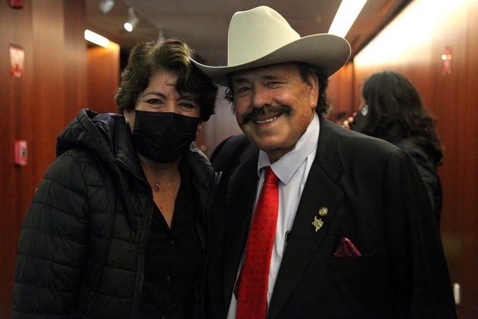 Senado otorga licencia a Delfina Gómez y Armando Guadiana Senado otorga licencia a Delfina Gómez y Armando Guadiana