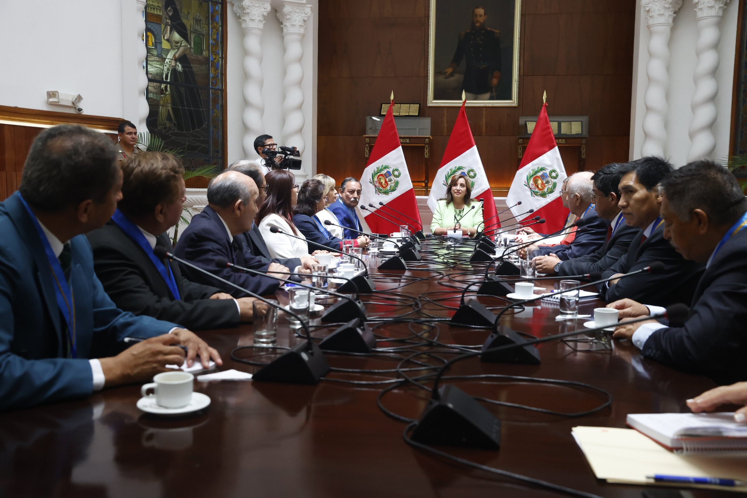 Boluarte ofrece transparencia y respeto a la libertad de expresión en Perú Boluarte ofrece transparencia y respeto a la libertad de expresión en Perú