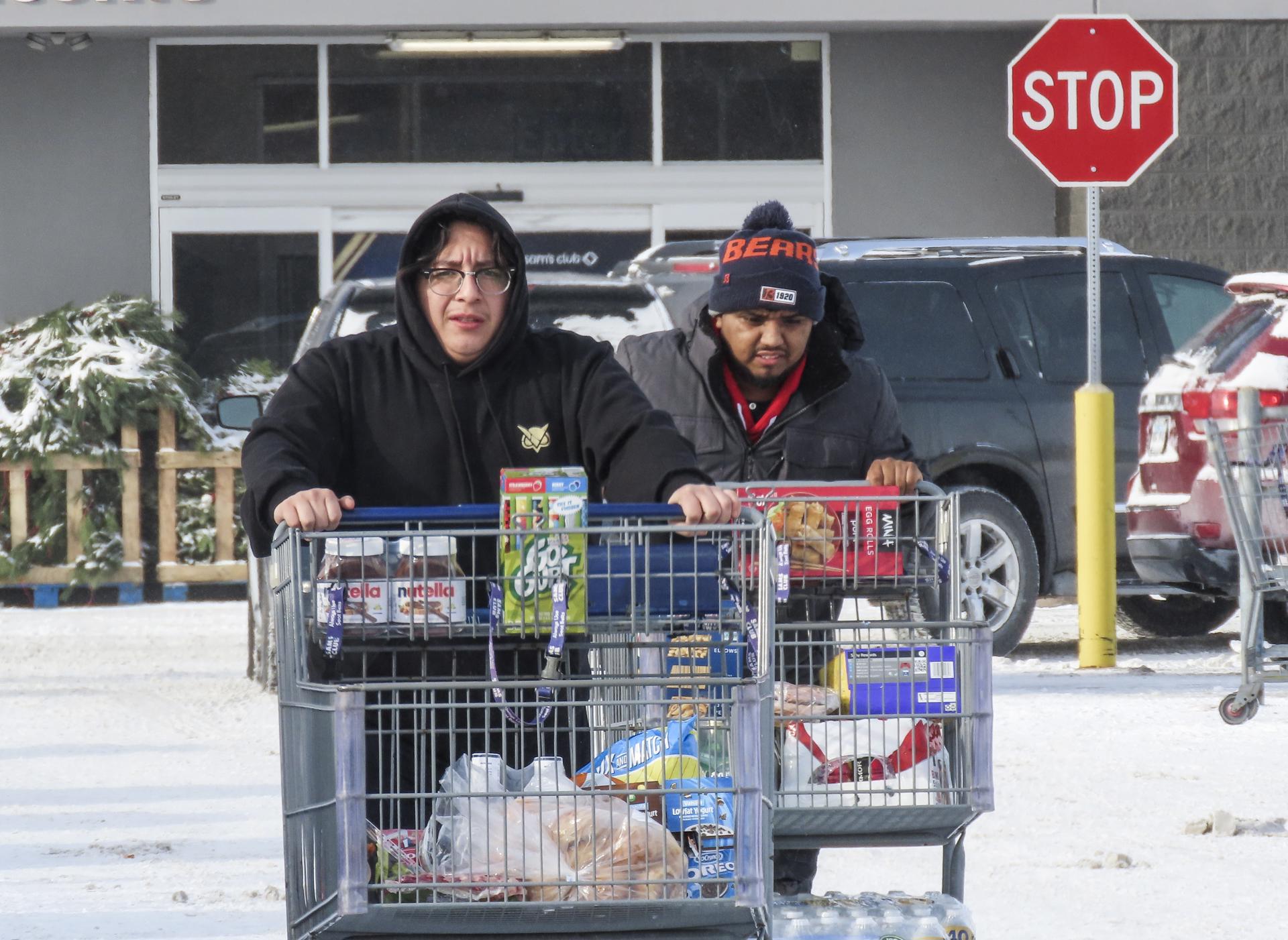Unos mil 800 vuelos cancelados por tormenta en EE.UU., a horas de la Nochebuena