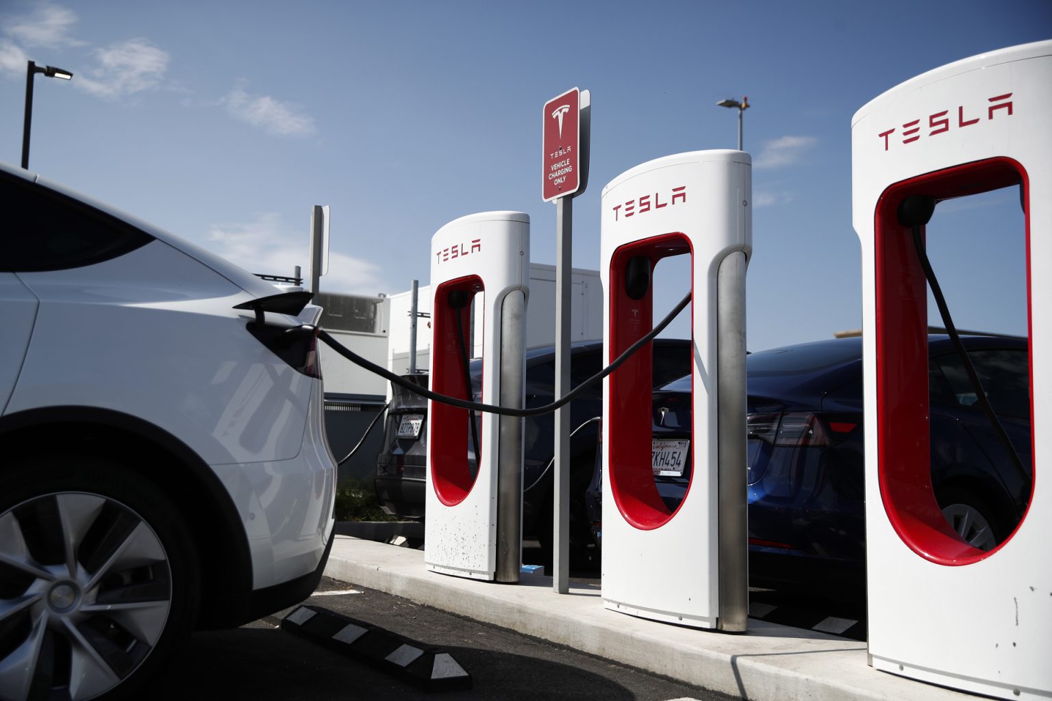 Elon Musk vende acciones de Tesla por valor de 3 mil 500 millones de ...