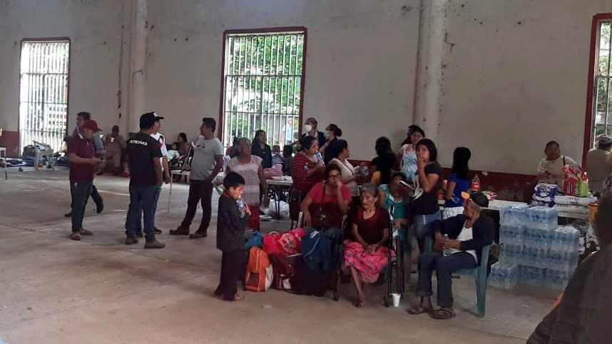 Continúa fuga de amoniaco en Oaxaca pese a esfuerzos de Pemex por sellar ducto Continúa fuga de amoniaco en Oaxaca pese a esfuerzos de Pemex por sellar ducto