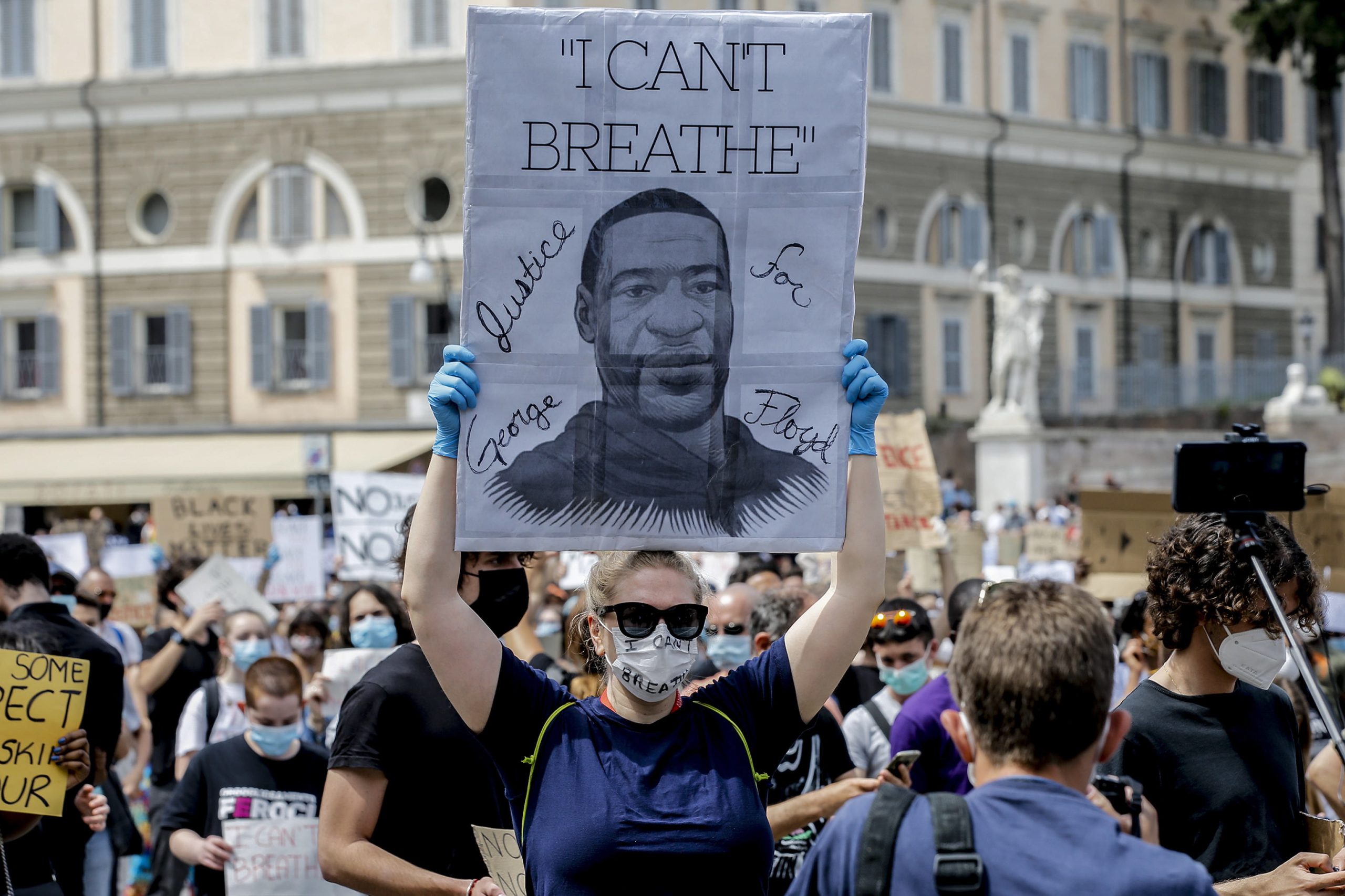 Sentencian a tres años y medio de cárcel a policía implicado en la muerte de George Floyd
