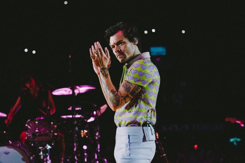 Harry Styles sorprende con estreno inesperado de nuevo video musical