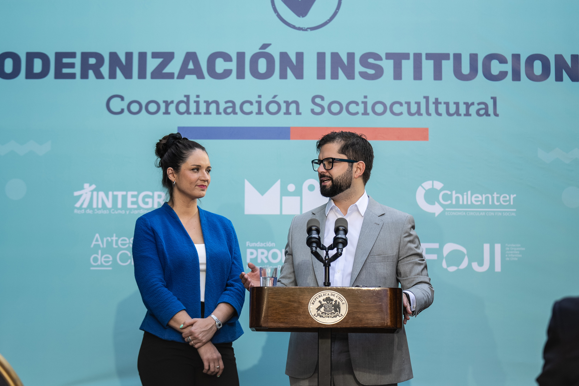 Irina Karamanos, pareja de Gabriel Boric, abandona sus funciones socioculturales