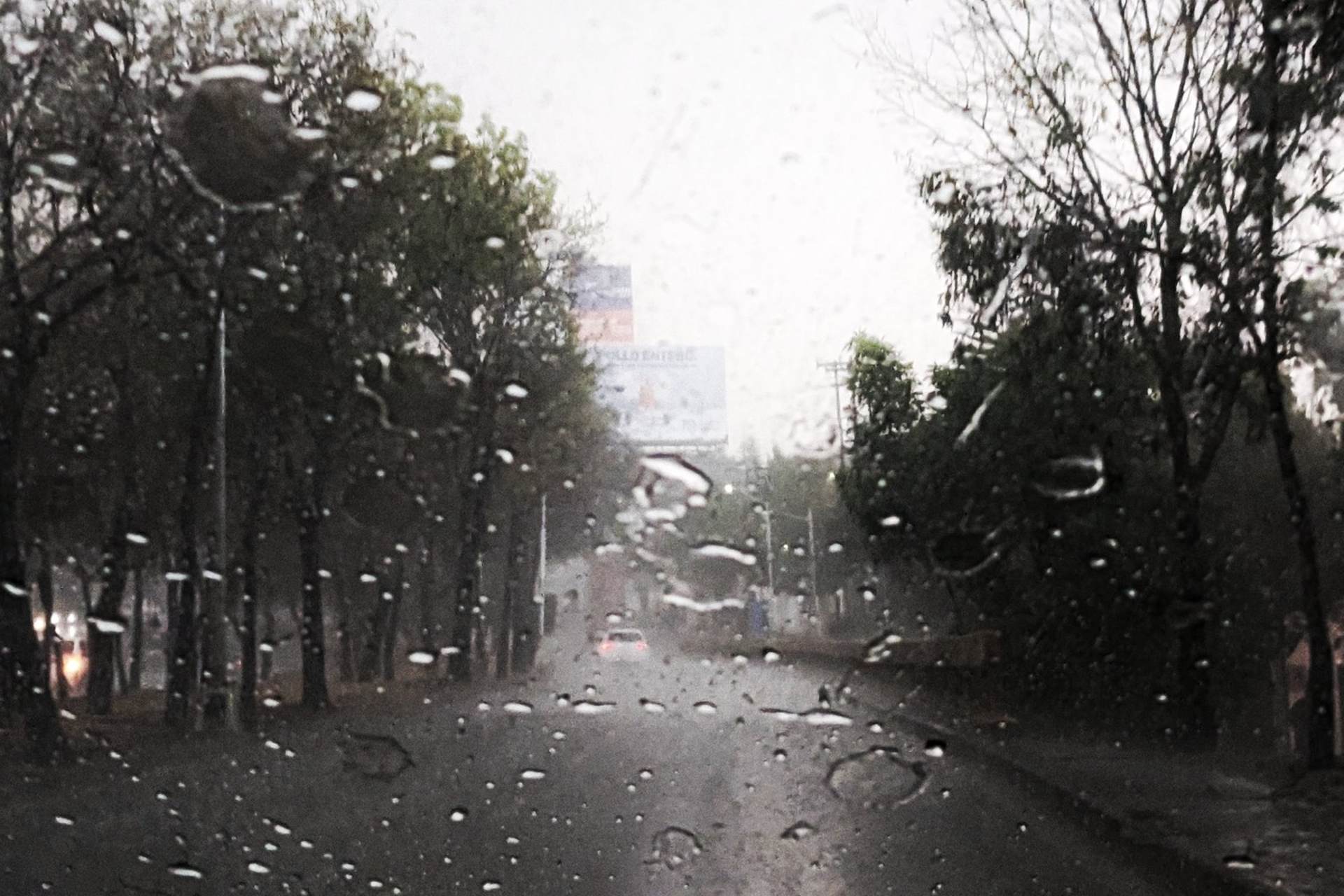 Se registran lluvias y bajas temperaturas en la Ciudad de México