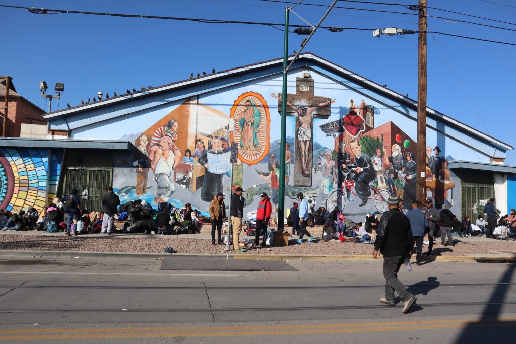 Casa Blanca reconoce que extenderá el polémico ‘Título 42’ de Trump - migrantes-el-paso-texas-frontera-mexico-estados-unidos-titulo-42-1024x683