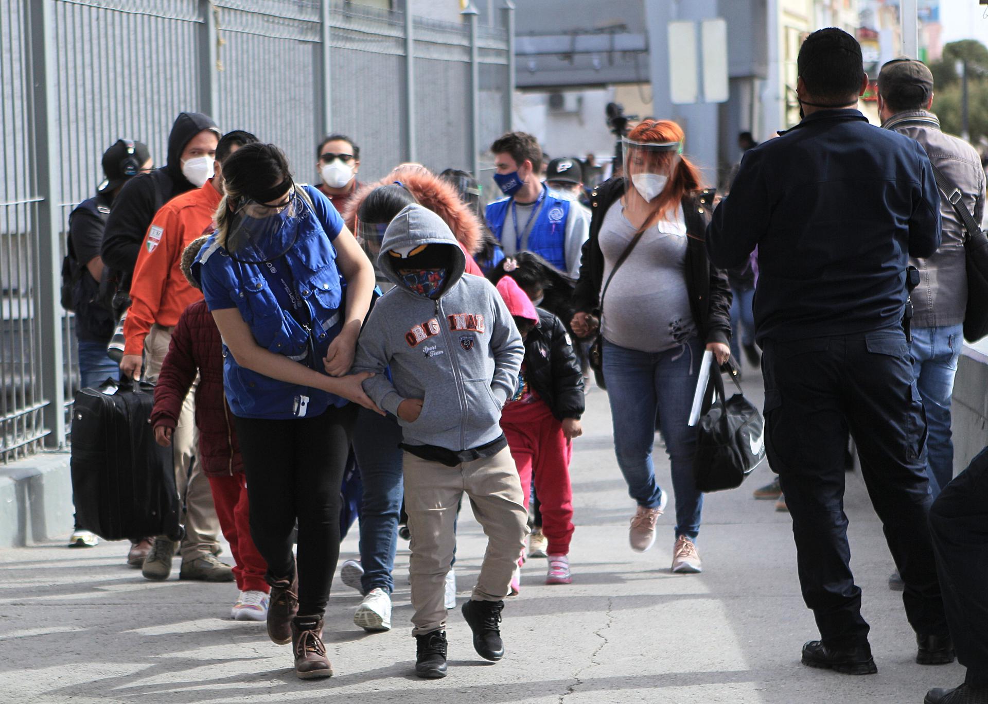 El Paso recibe ayuda federal para lidiar con crisis de migrantes El Paso recibe ayuda federal para lidiar con crisis de migrantes
