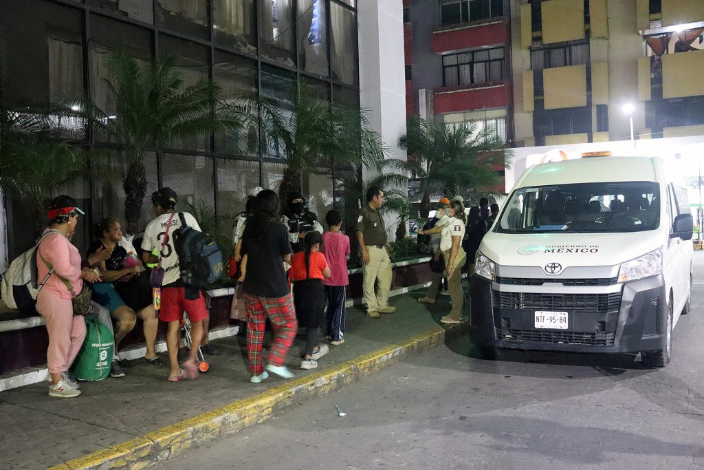 Cientos de migrantes se entregan al INM en Tapachula, Chiapas - migrantes-tapachula-chiapas-1024x683