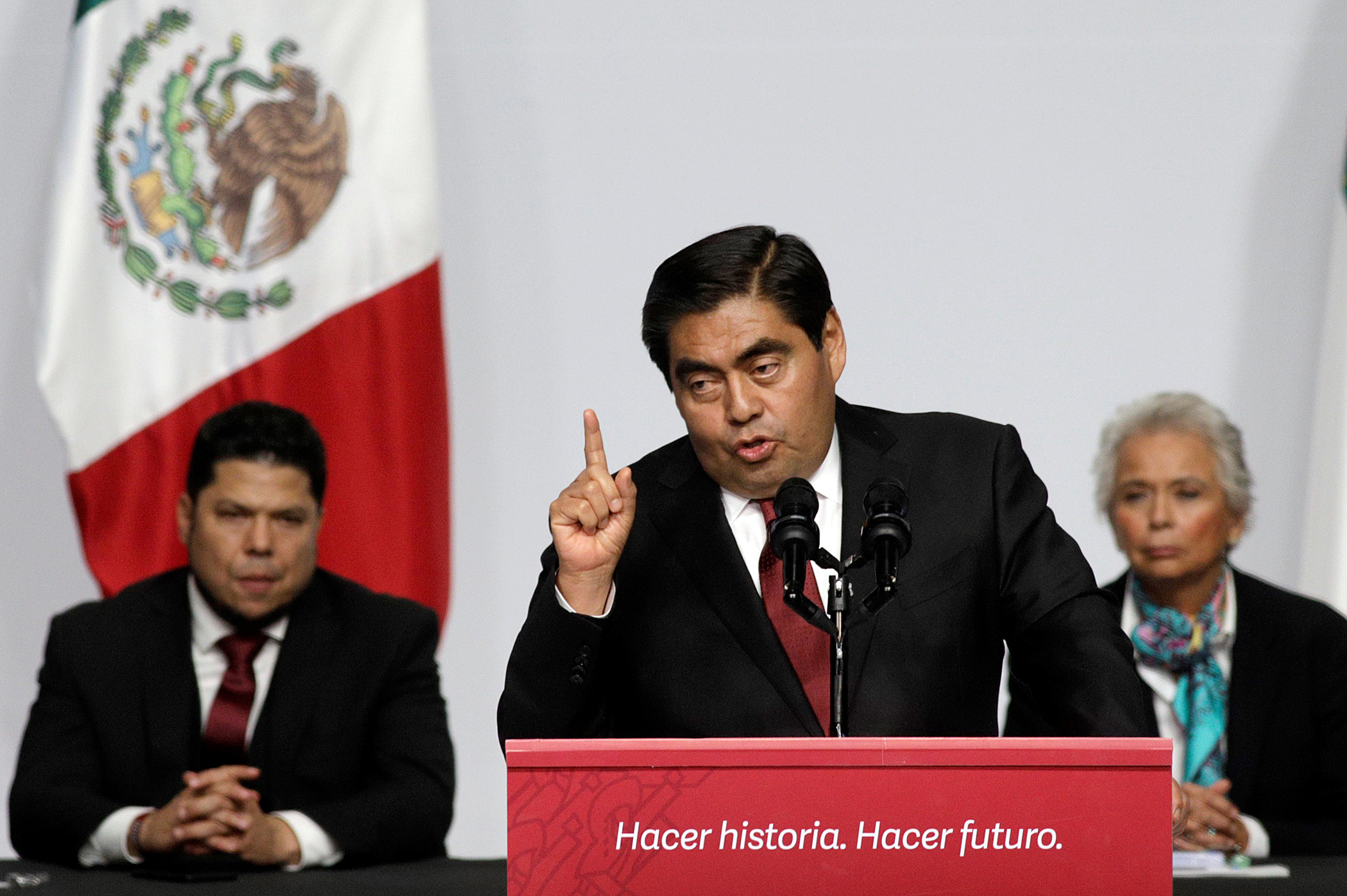 Miguel Barbosa vivió sus últimos años envuelto en polémica