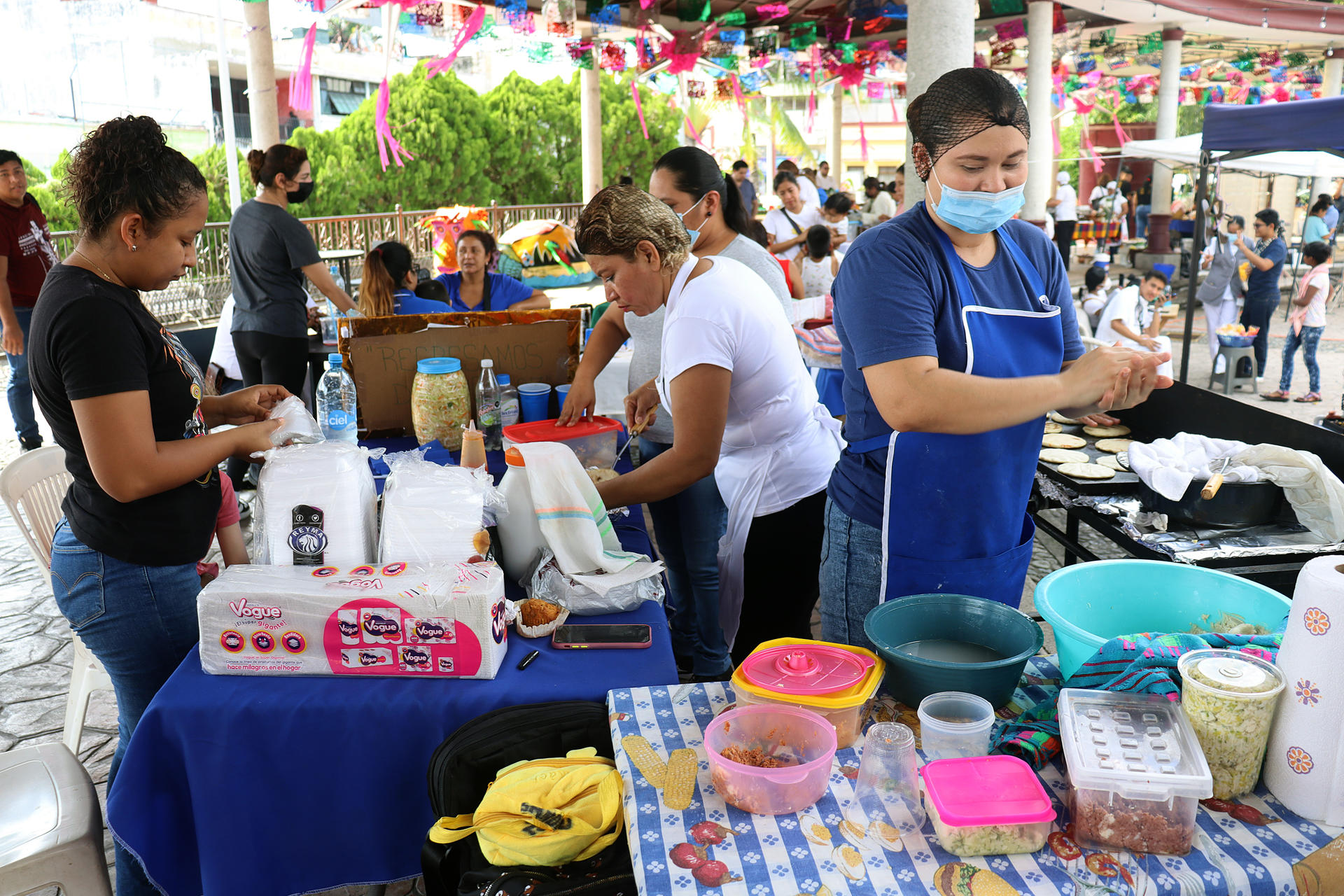 Migrantes participan en muestra gastronómica en Chiapas