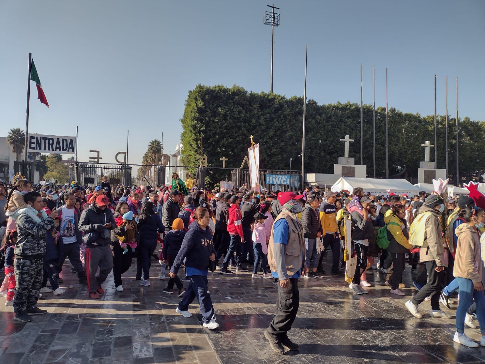 #Video Alerta Sísmica sorprende a peregrinos en CDMX; desalojaron Basílica de Guadalupe