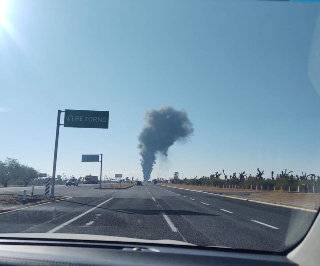 #Video Pipa explota en carretera de Matehuala, SLP #Video Pipa explota en carretera de Matehuala, SLP