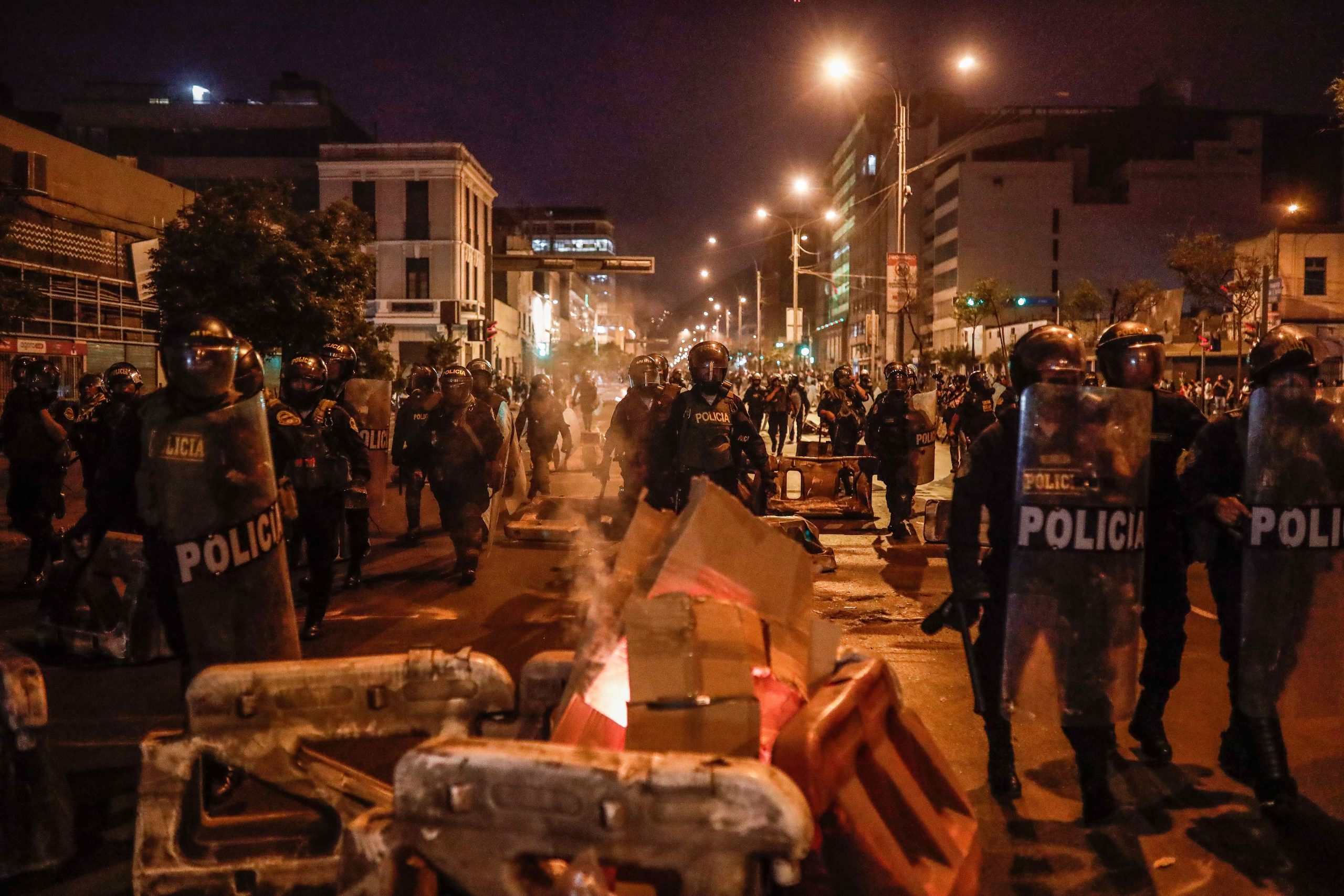 Al menos 15 policías lesionados en protestas en Perú