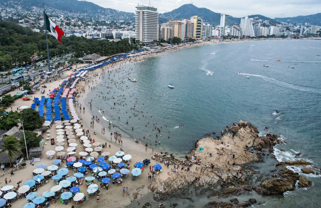 Repunta el turismo y los mexicanos abarrotan las playas para Año Nuevo - repunta-el-turismo-y-los-mexicanos-abarrotan-las-playas-para-ano-nuevo-1024x663