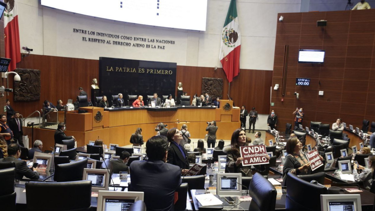 Entre críticas, Rosario Piedra comparece ante el Senado