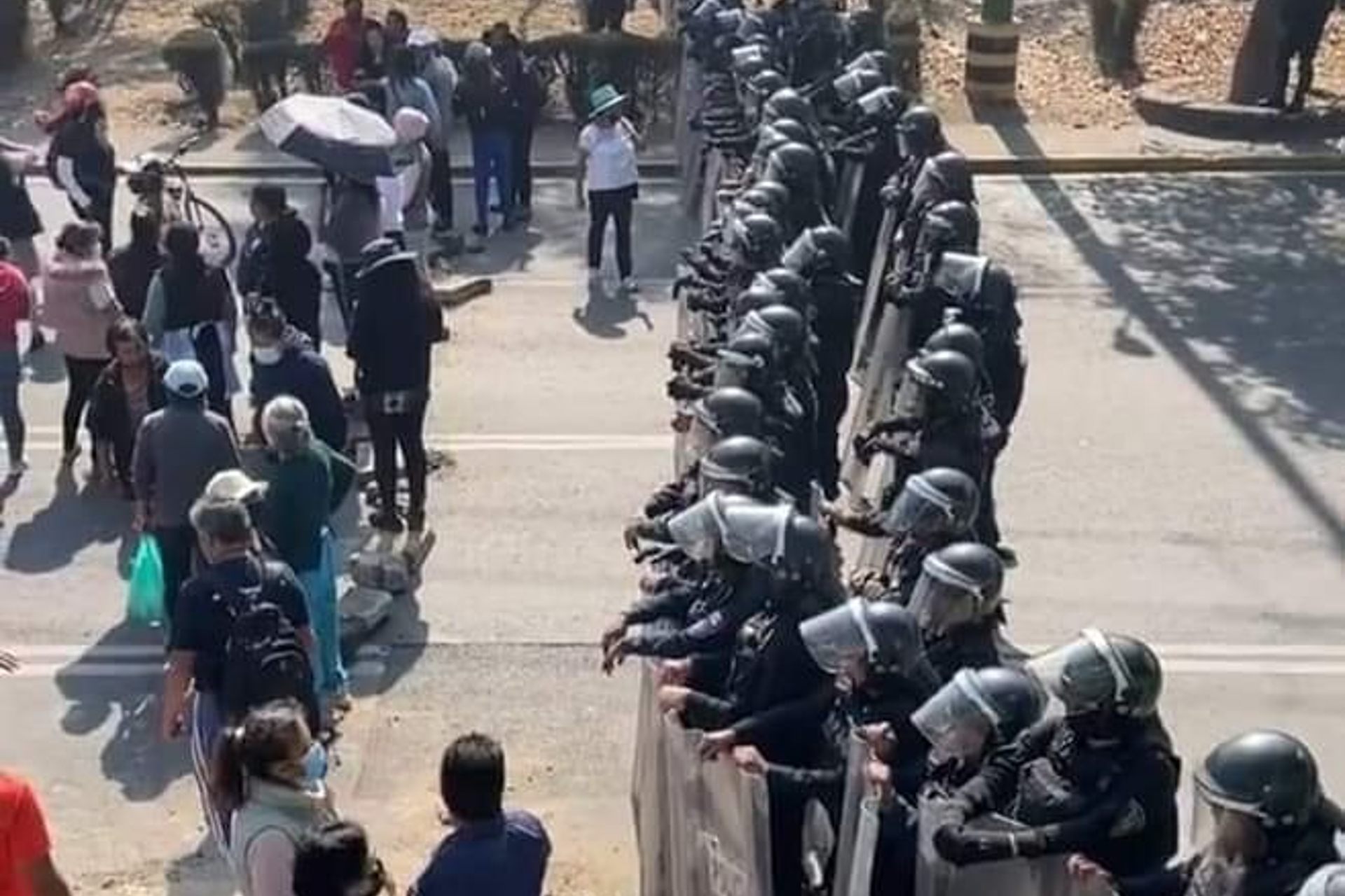 “Estamos en una etapa nueva, no se permite la represión”: AMLO sobre riña entre policías y habitantes de Xochimilco “Estamos en una etapa nueva, no se permite la represión”: AMLO sobre riña entre policías y habitantes de Xochimilco