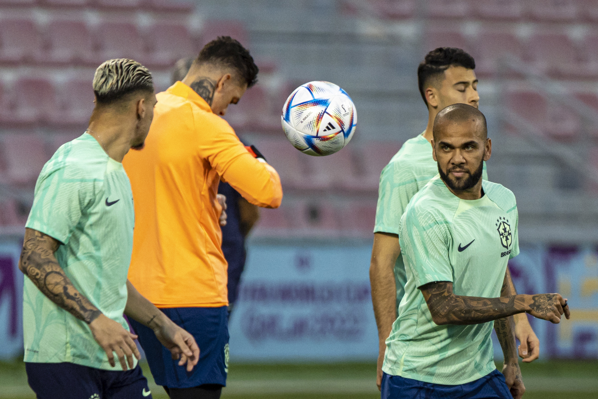 “Si estuviera en el Barcelona esto no pasaría”, responde Dani Alves a críticas