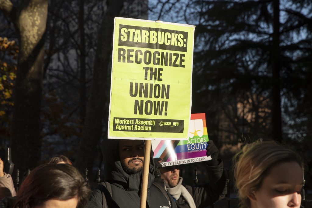 Empleados de Starbucks en EE.UU. celebran primer aniversario de lucha sindical - starbucks-2-1024x683