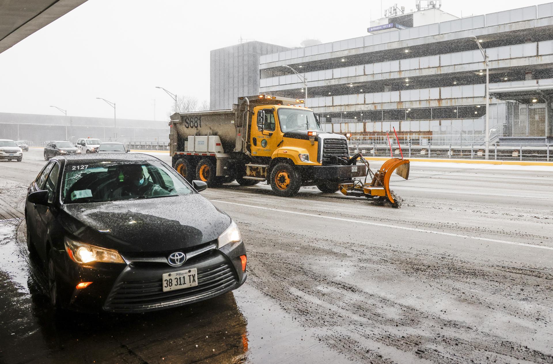 Cancelados más de mil 800 vuelos por tormenta invernal en EE.UU.