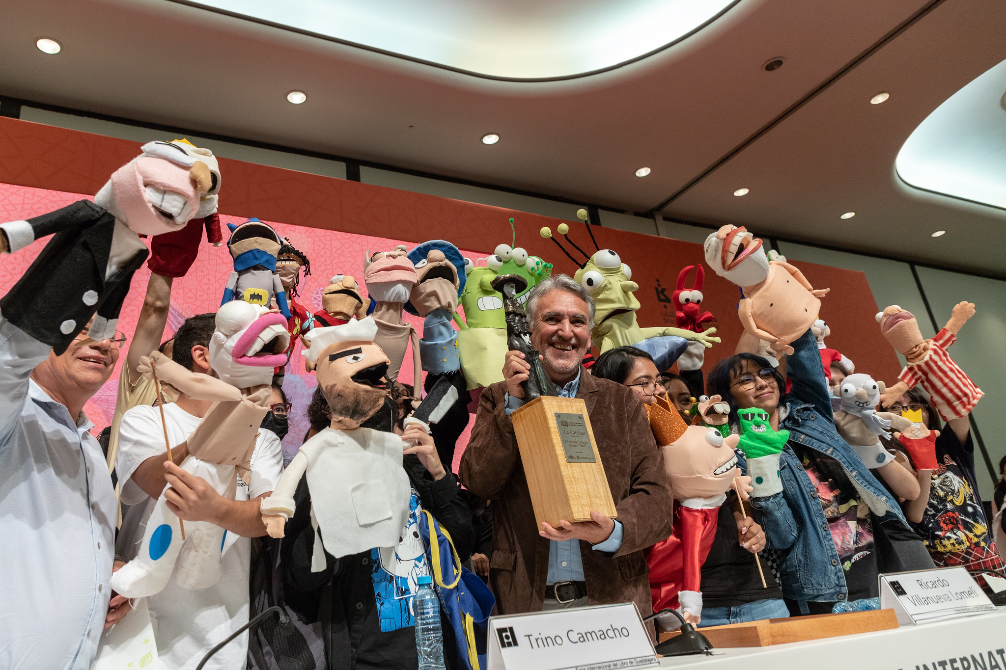 #Video El humor en la entrega de La Catrina a Trino en la FIL Guadalajara #Video El humor en la entrega de La Catrina a Trino en la FIL Guadalajara