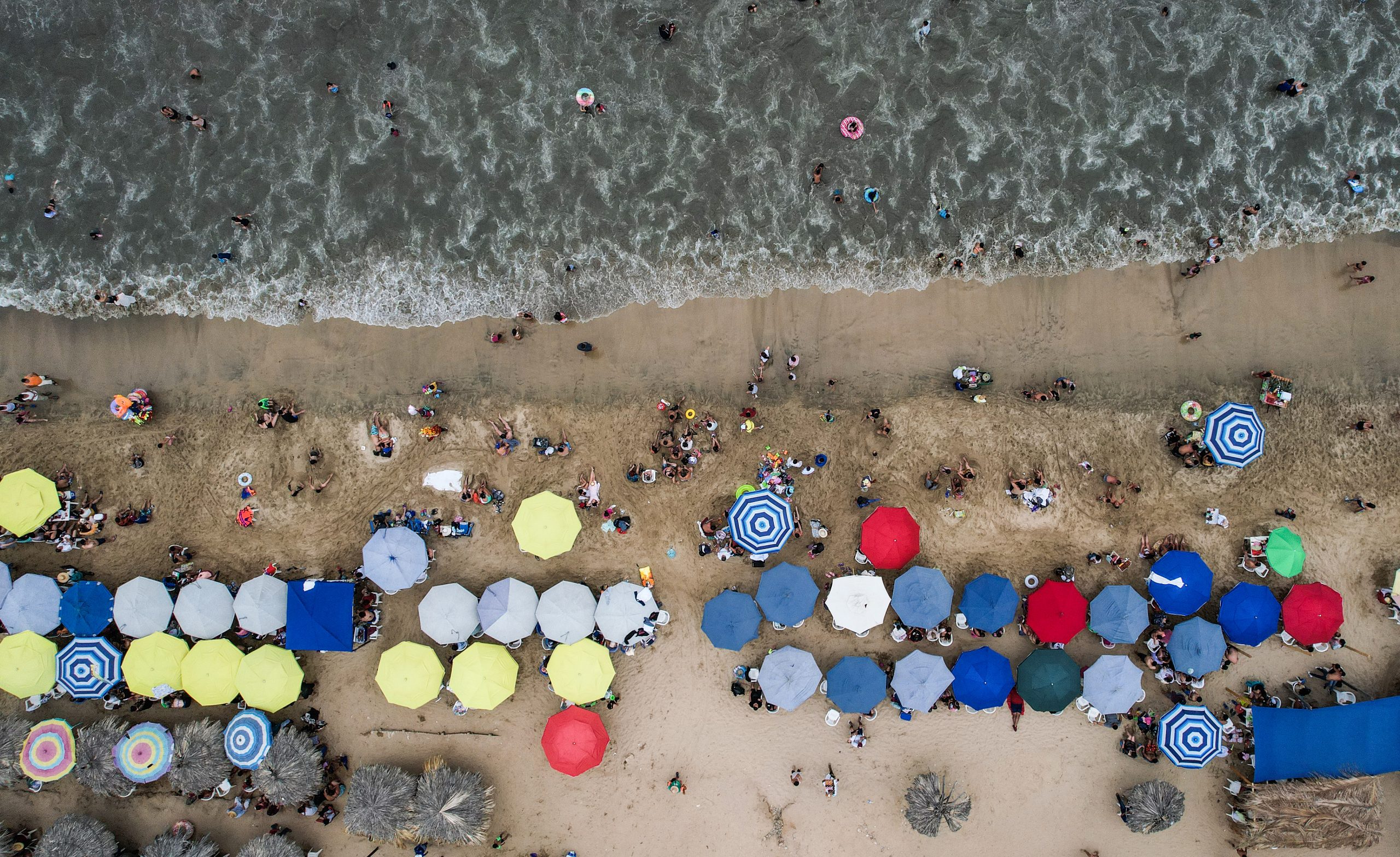 Repunta el turismo y los mexicanos abarrotan las playas para Año Nuevo