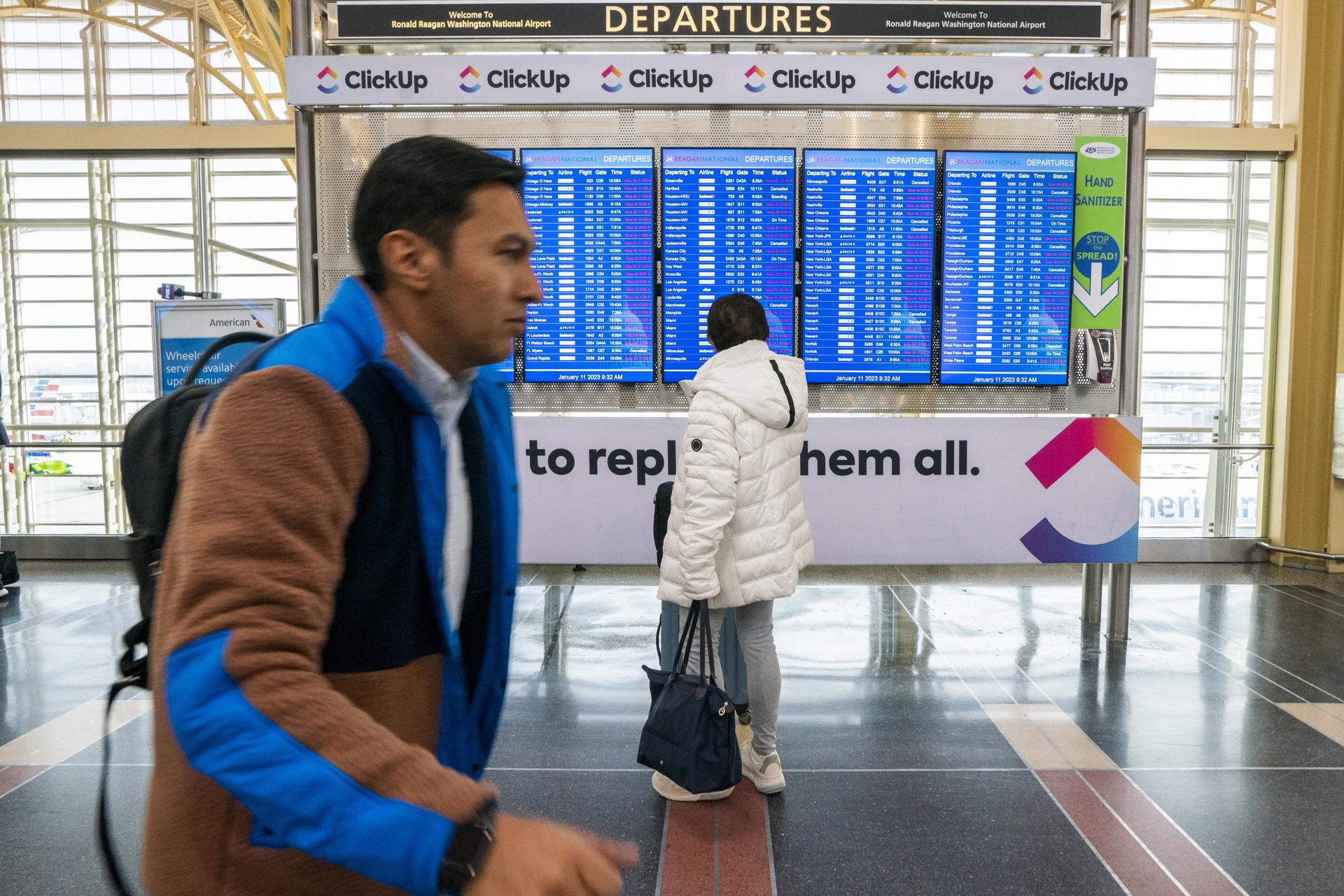 Aeropuertos de EE.UU. intentan volver a la normalidad tras jornada caótica Aeropuertos de EE.UU. intentan volver a la normalidad tras jornada caótica