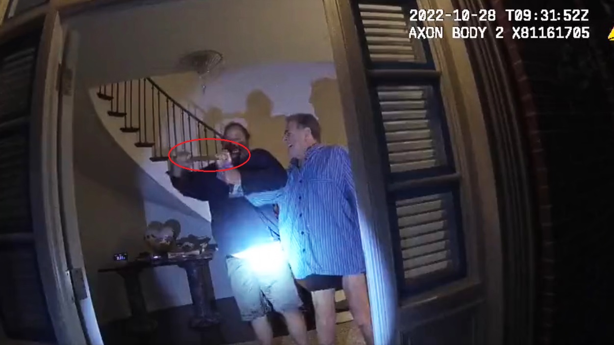 #Video Revelan ataque a marido de Pelosi; agresor usó un martillo